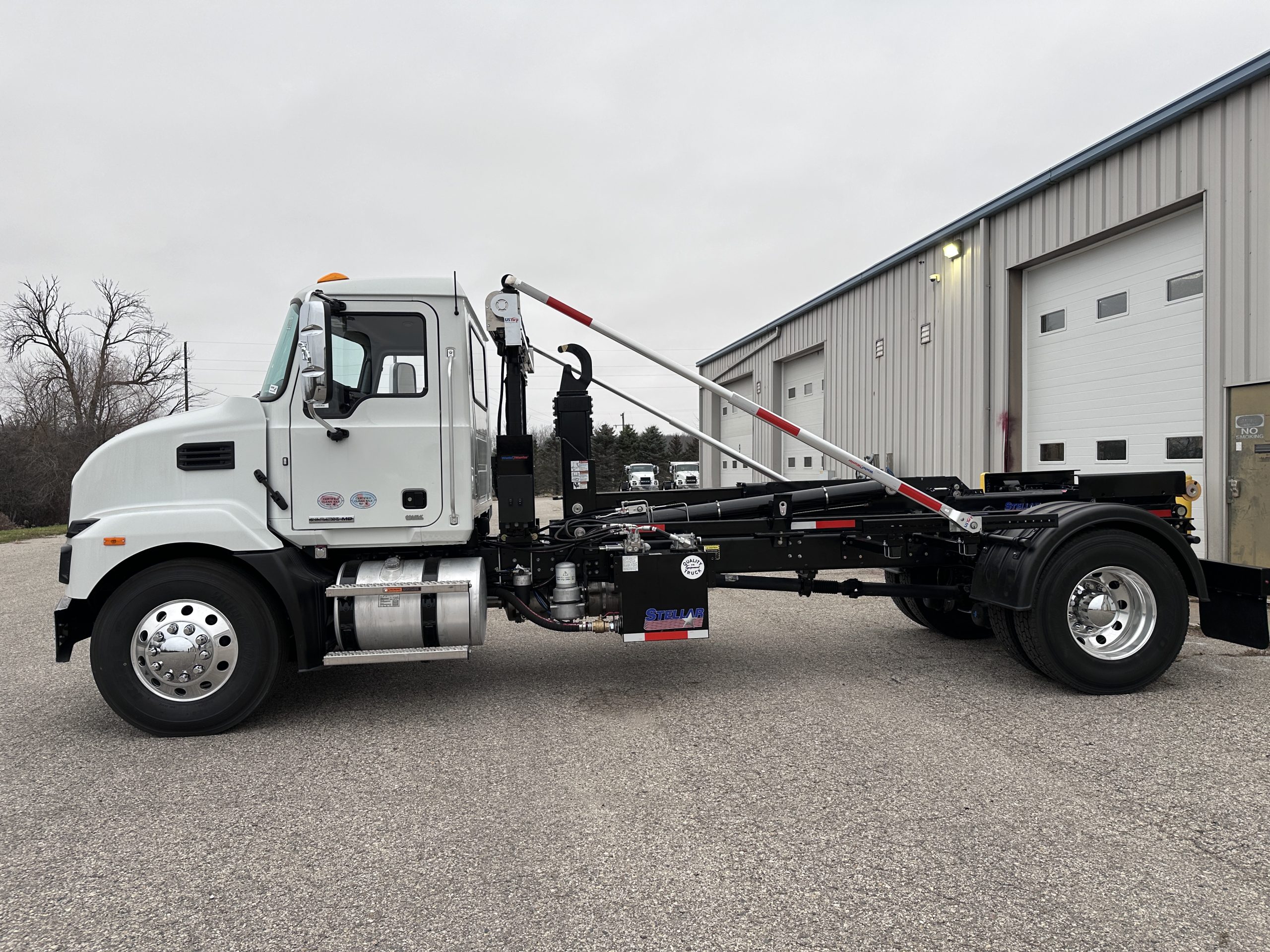 New 2025 MACK MD7 Hooklift Truck - image 5 of 6