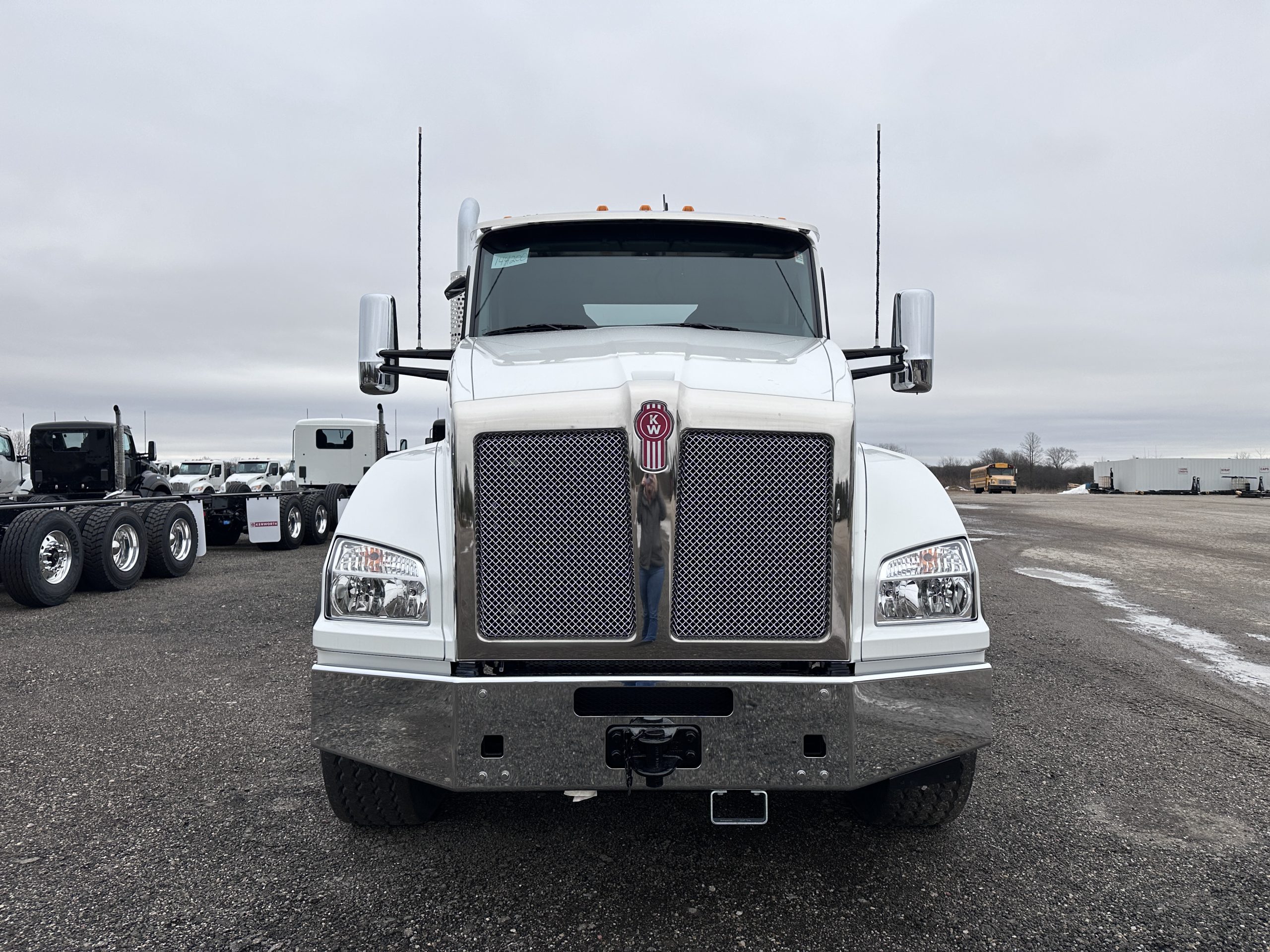 New 2025 KENWORTH T880 Hooklift Truck - image 2 of 6