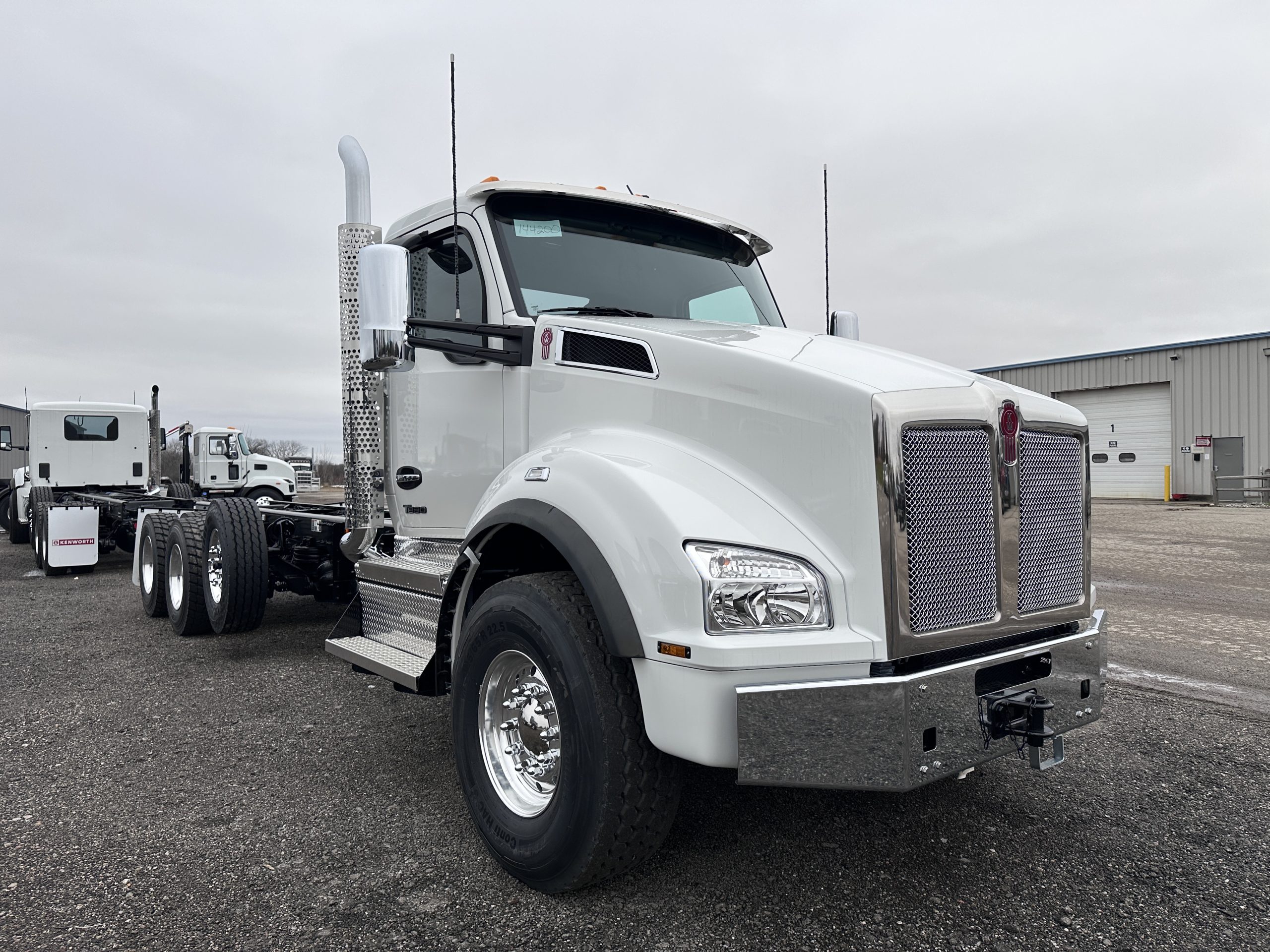 New 2025 KENWORTH T880 Hooklift Truck - image 1 of 6