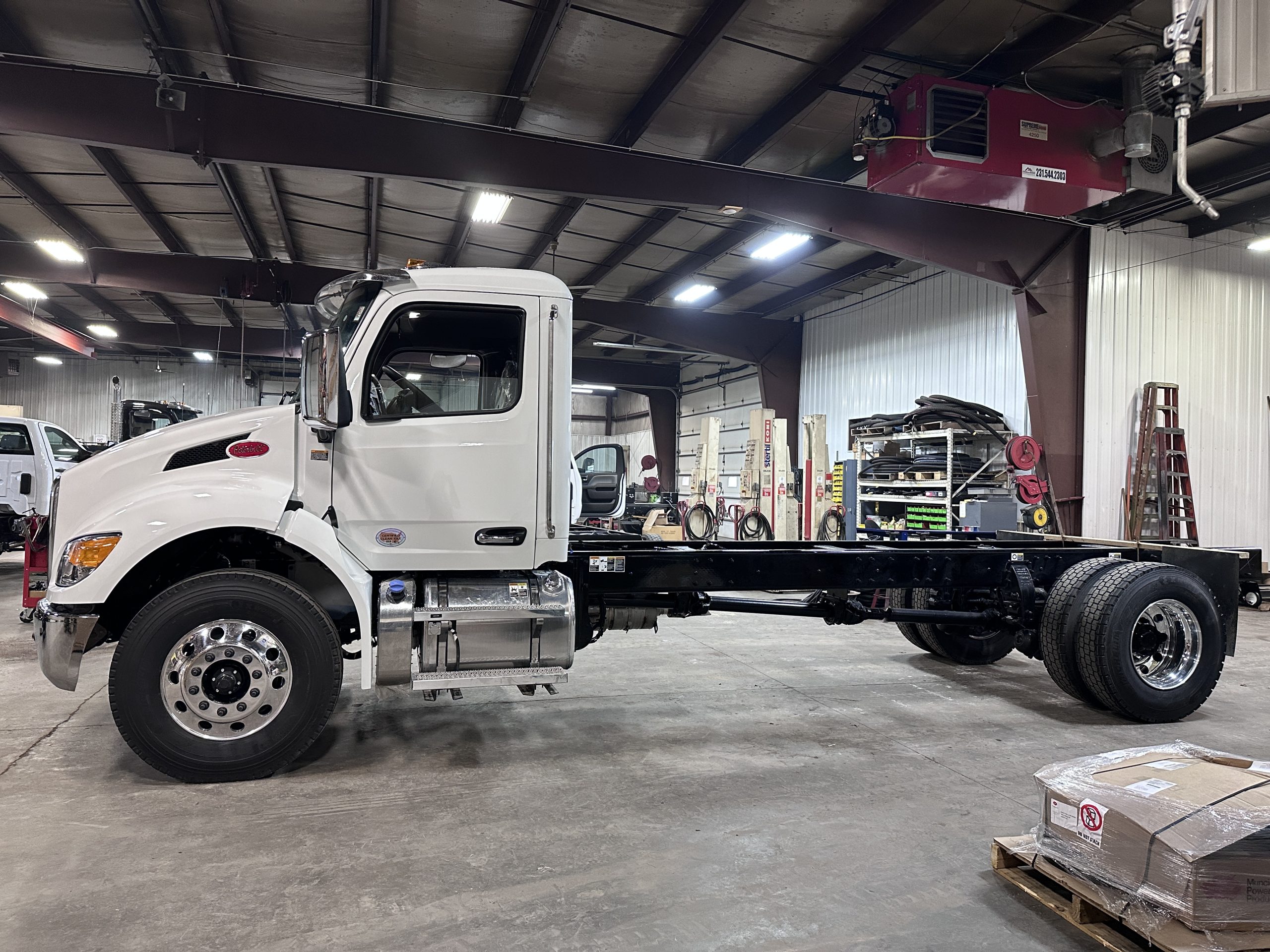 New 2025 PETERBILT 536 Hooklift Truck - image 4 of 6