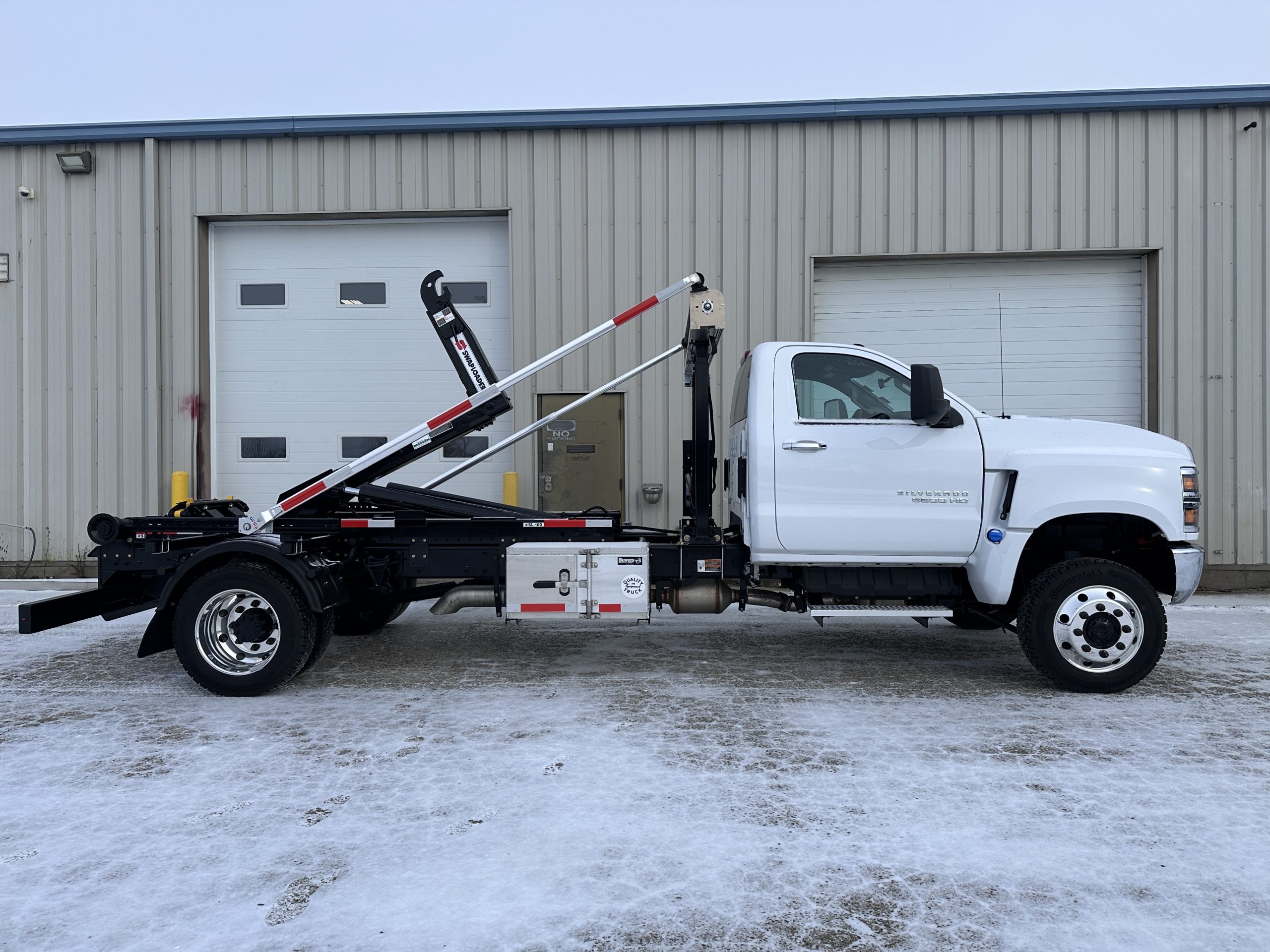 New 2024 CHEVROLET 6500 Hooklift Truck - image 4 of 6