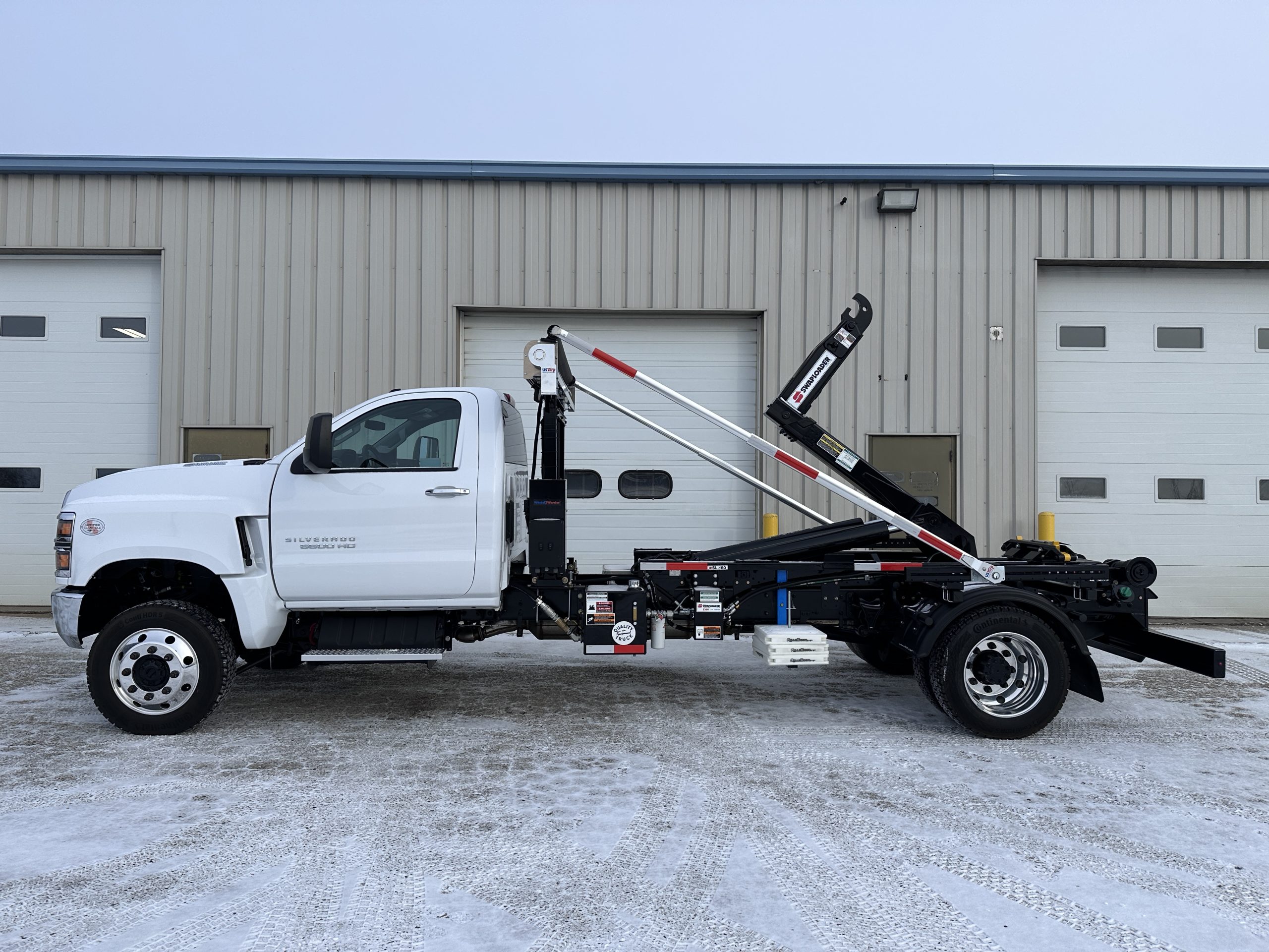 New 2024 CHEVROLET 6500 Hooklift Truck - image 5 of 6