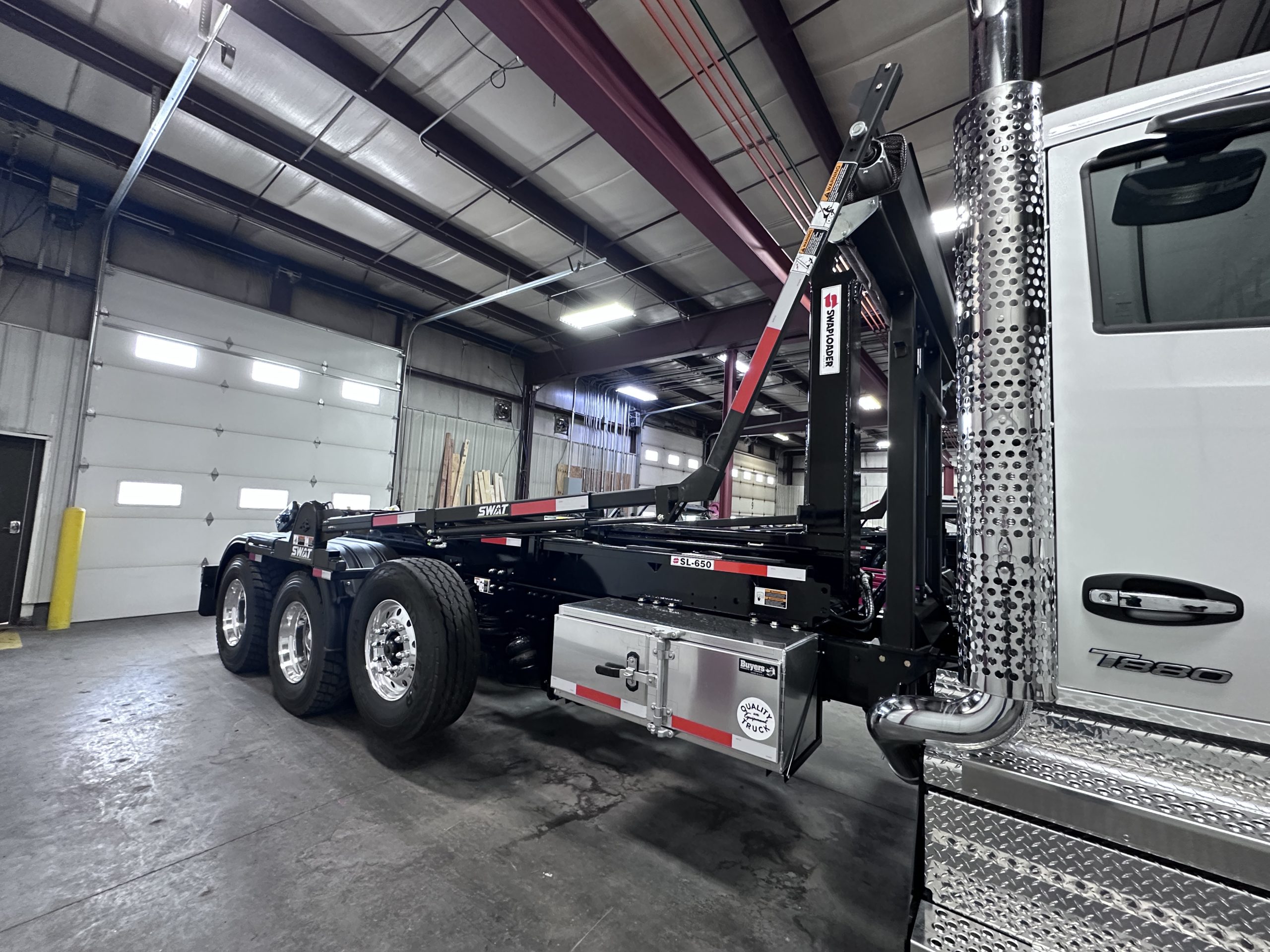 New 2025 KENWORTH T880 Hooklift Truck - image 4 of 6