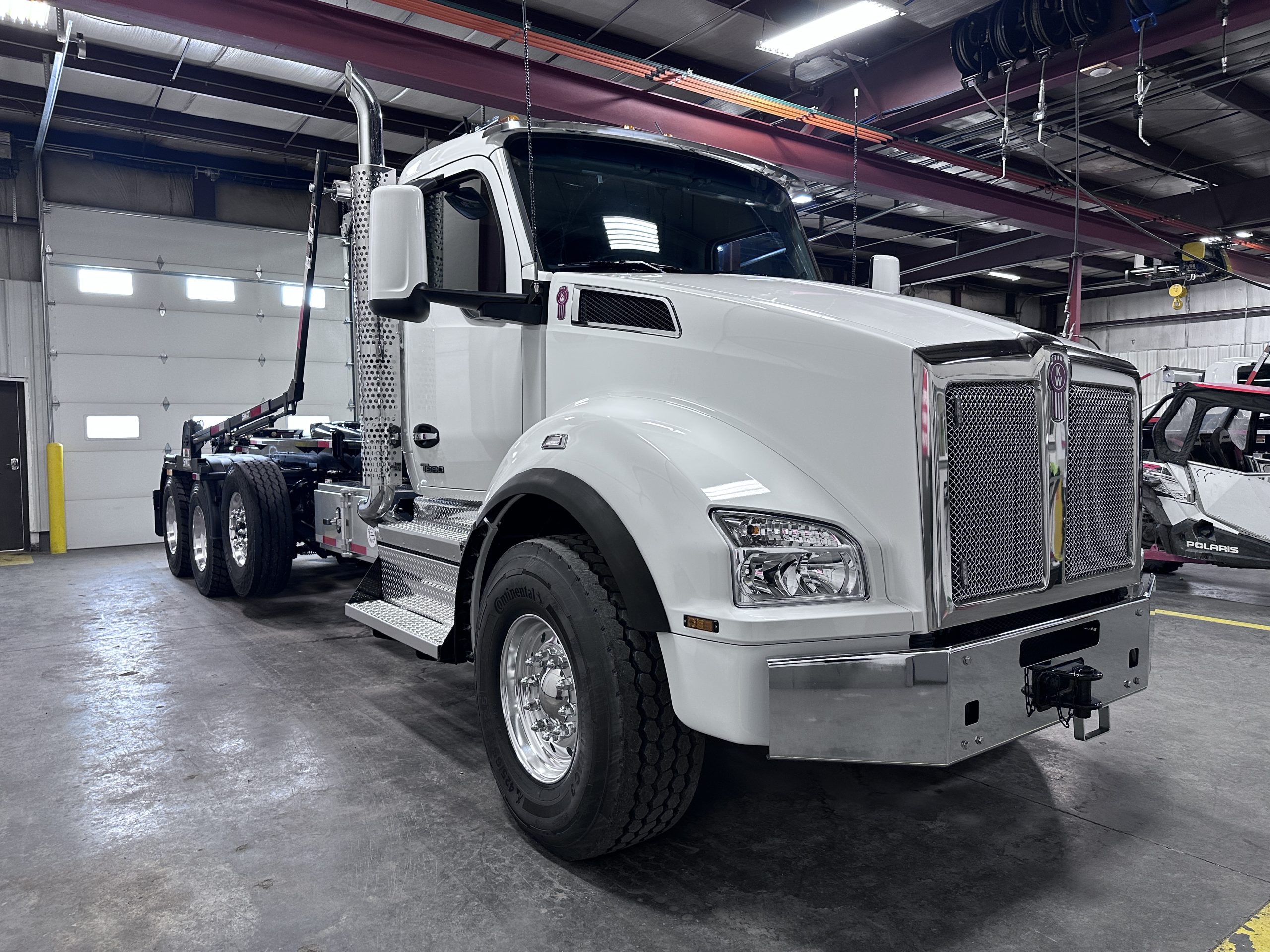 New 2025 KENWORTH T880 Hooklift Truck - image 3 of 6