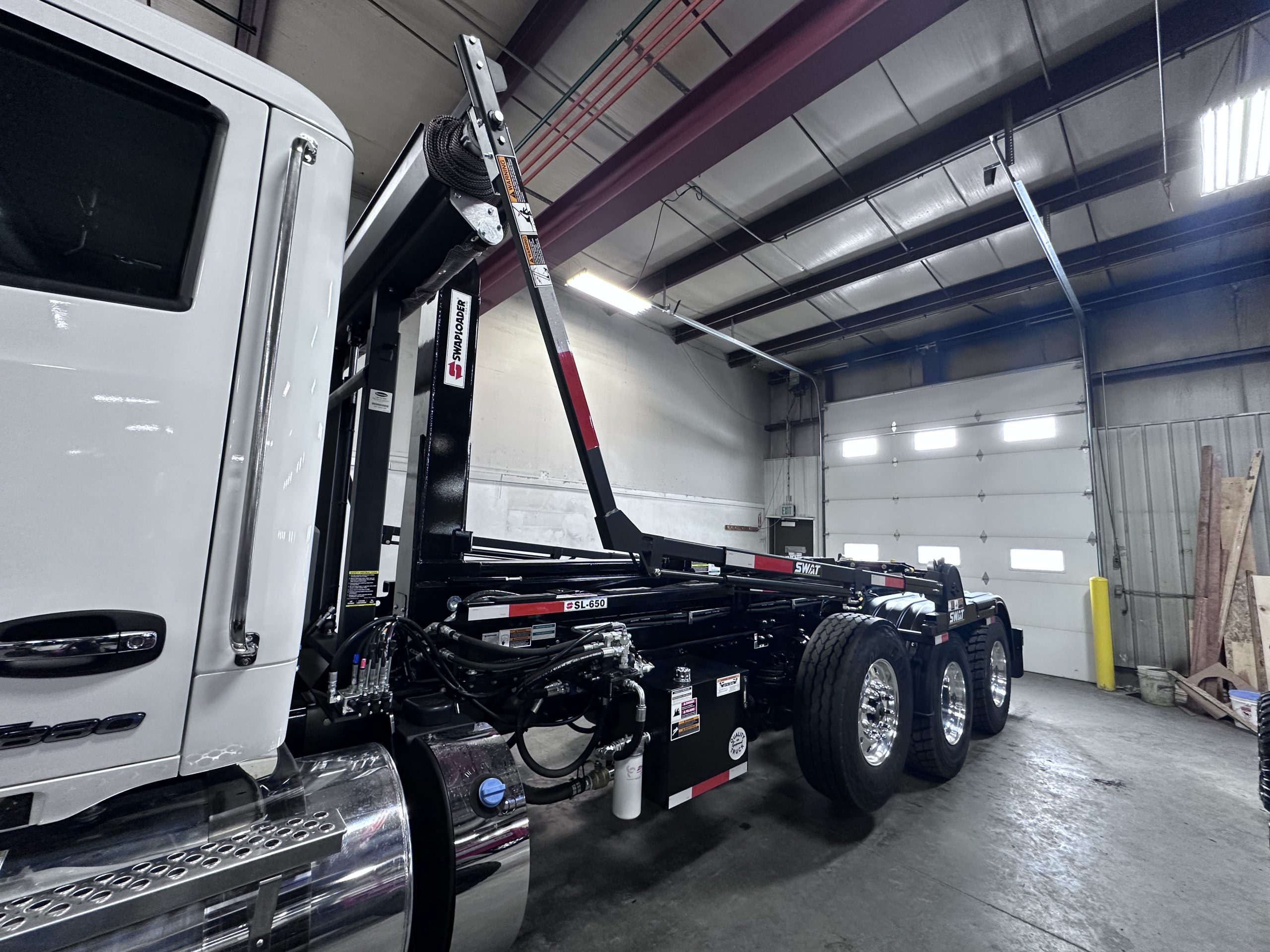 New 2025 KENWORTH T880 Hooklift Truck - image 5 of 6