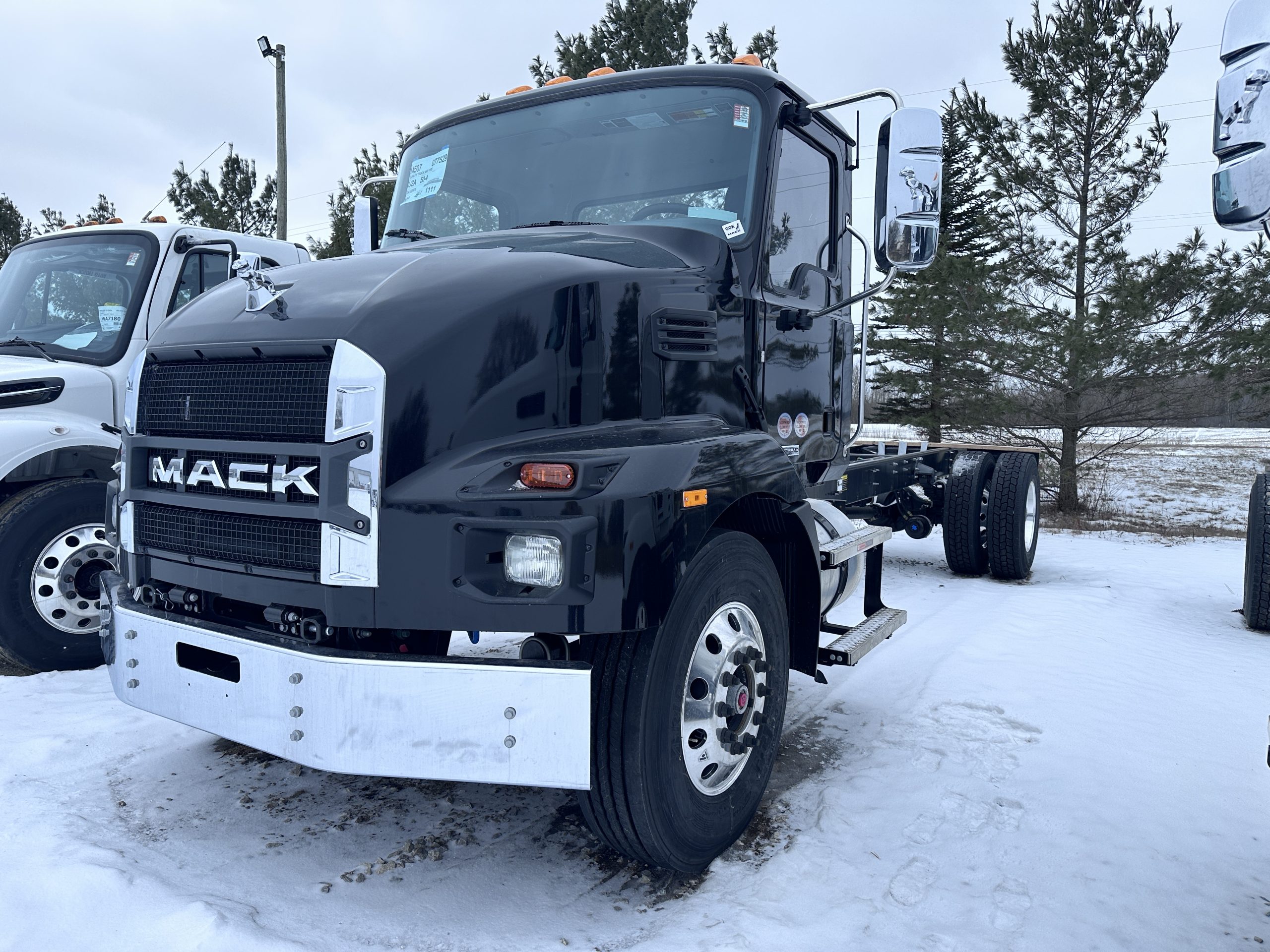 New 2025 MACK MD7 Hooklift Truck - image 3 of 6