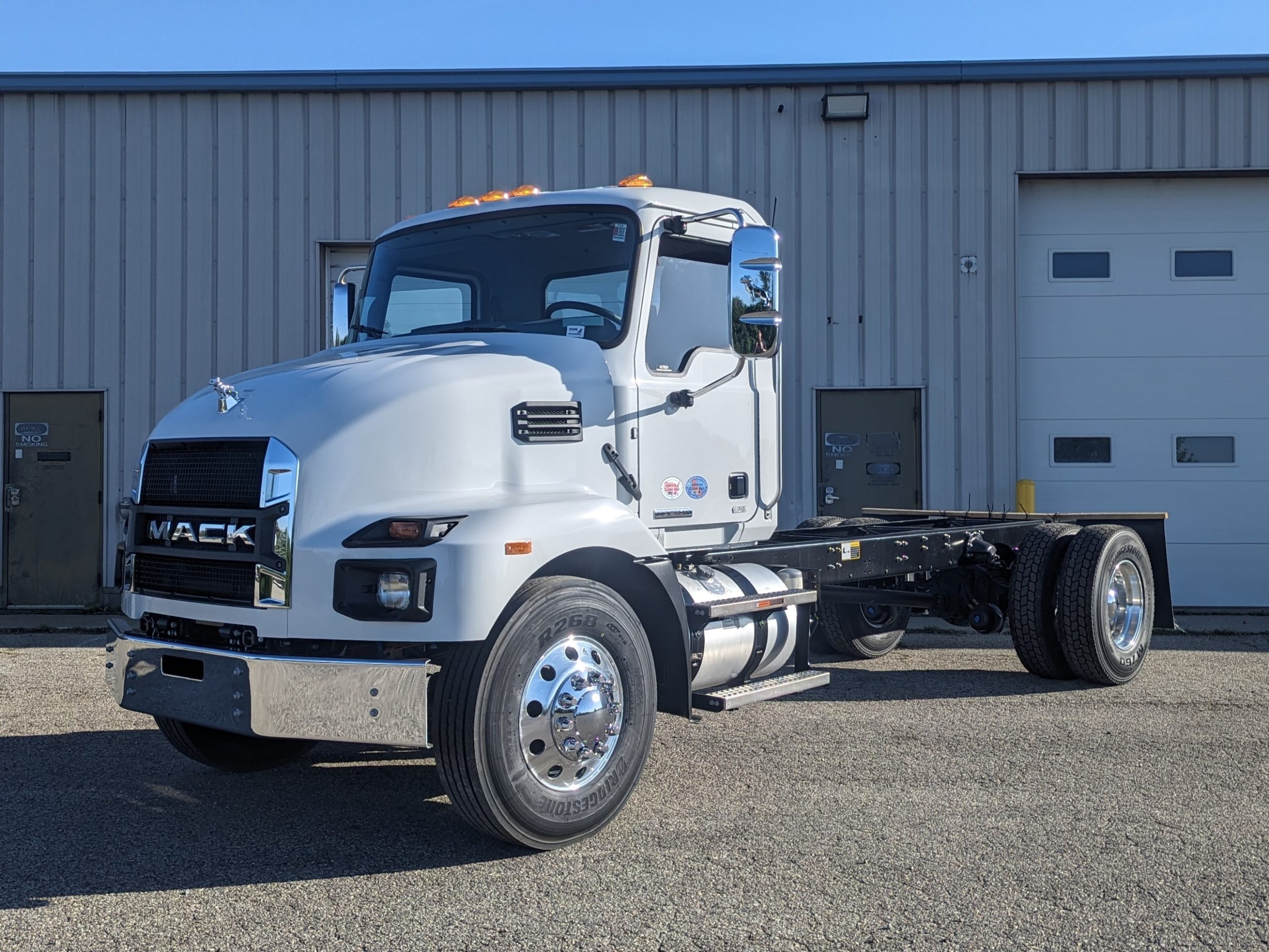 New 2025 MACK MD7 Hooklift Truck - image 1 of 6