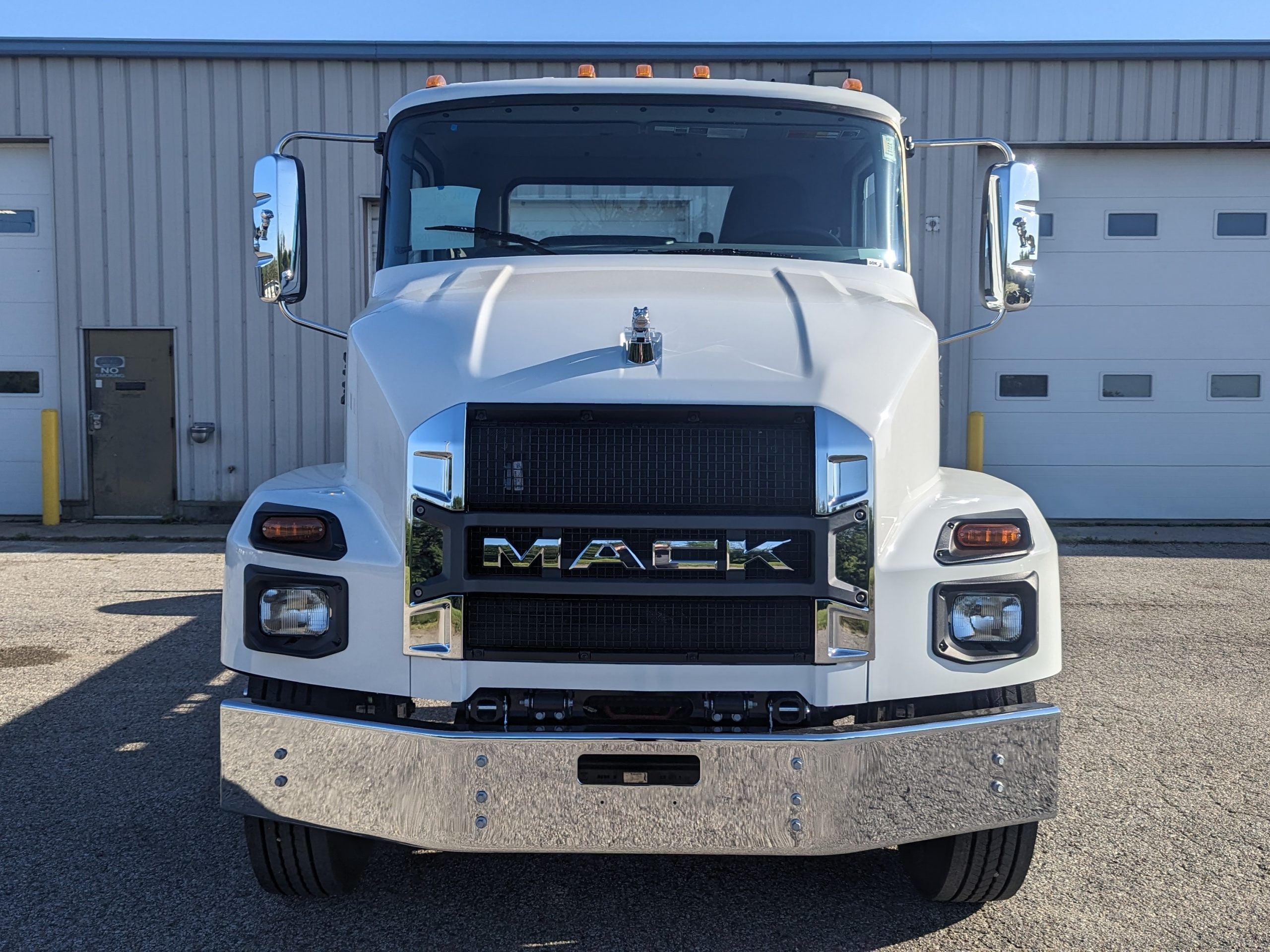 New 2025 MACK MD7 Hooklift Truck - image 2 of 6