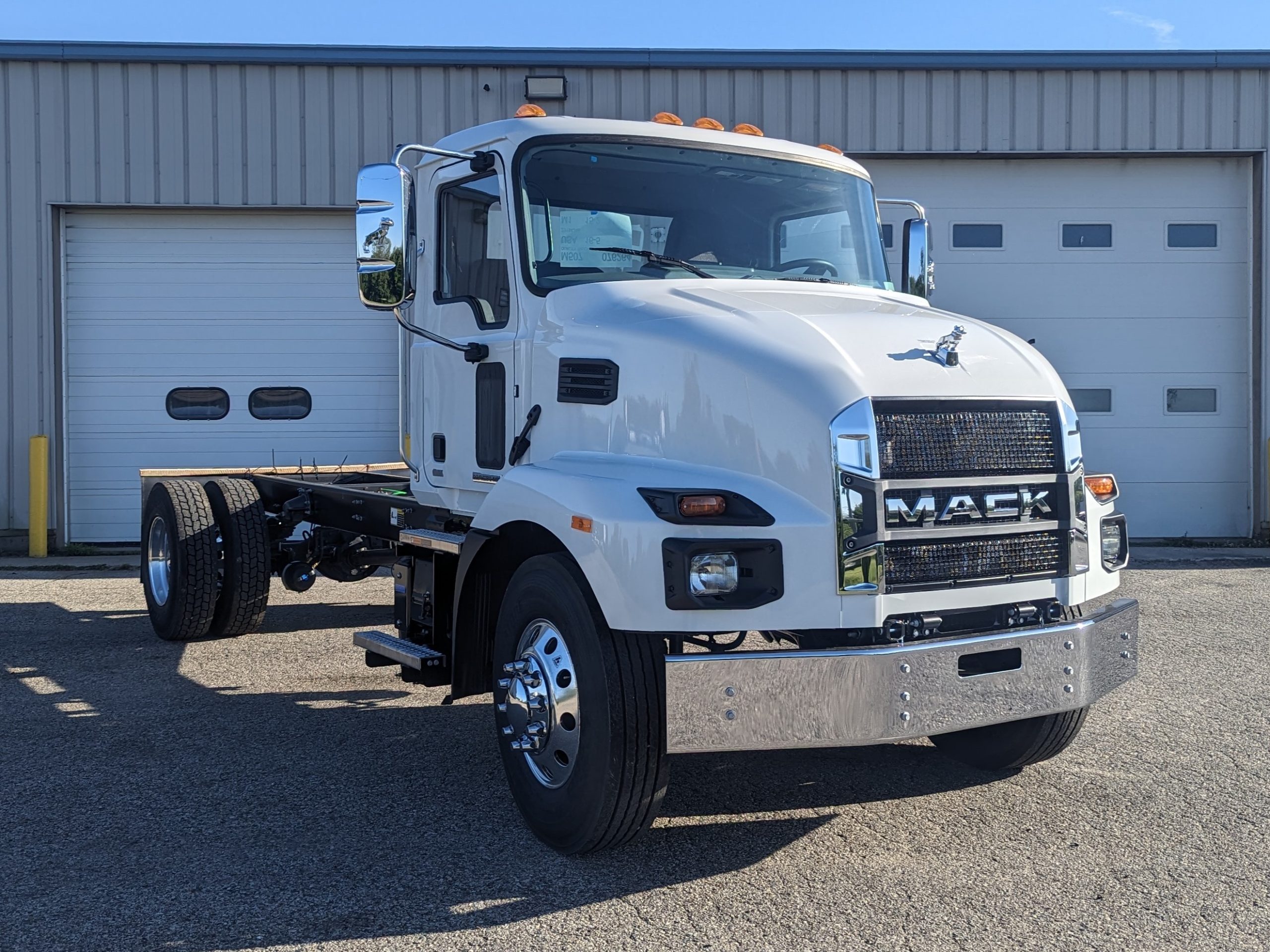 New 2025 MACK MD7 Hooklift Truck - image 3 of 6